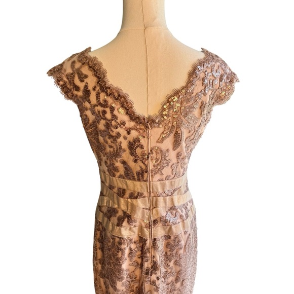Tadashi Shoji - NWT Gold Sequin Sheath Sleeveless V-neck Cocktail Dress Sz 4 - Picture 5 of 10